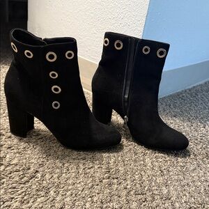 Chic Black Ankle Boots with Eyelet Detail